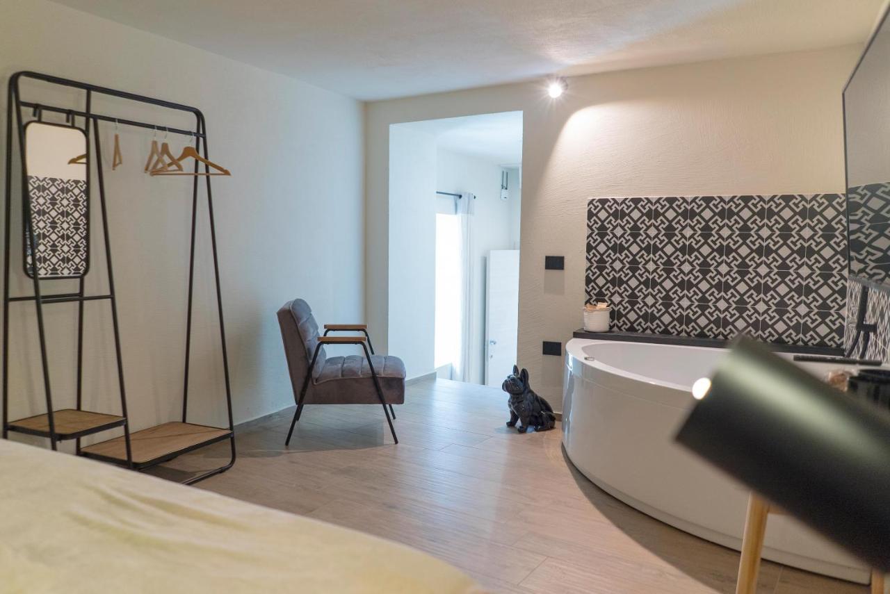 Tesoro Nascosto B&B ซาแลร์โน ภายนอก รูปภาพ